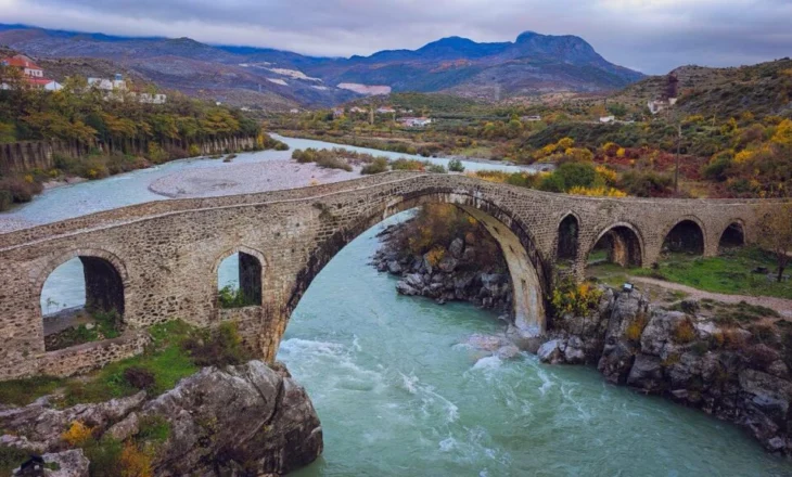 FOTO / Gonxhja: Urat e restauruara, monumente kulture që përballuan motin e keq pa pësuar dëme