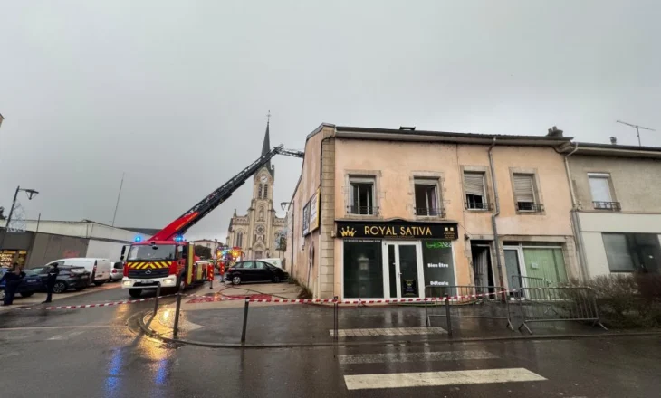 FOTO/ Pesë viktima nga zjarri tragjik në një ndërtesë në Francë