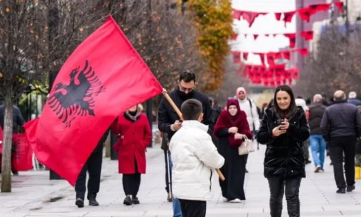 FOTOT/ Festa kuqezi në Prishtinë