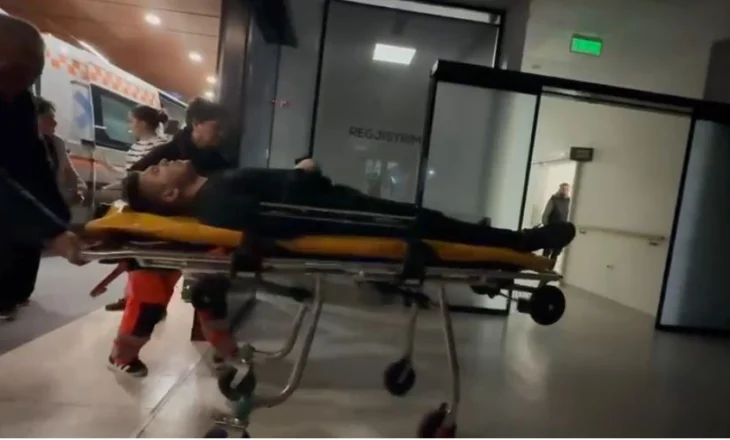 FOTOT-Makina del nga rruga në Novoselë/ Momenti kur të dëmtuarit dërgohen në spital,  ja gjendja e tyre…