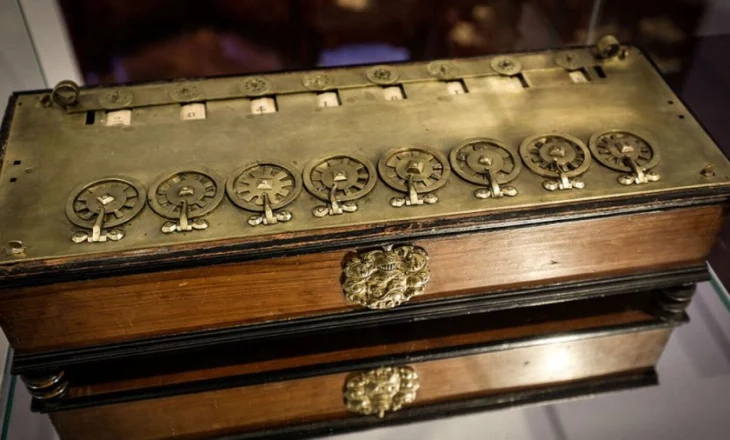 Franca bllokon ankandin e njërës prej makinave të para llogaritëse në botë