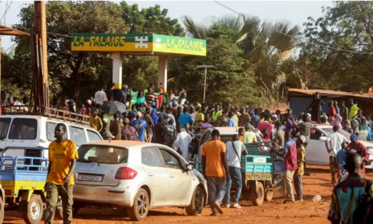 Franca u bën thirrje shtetasve të saj të largohen menjëherë nga Mali