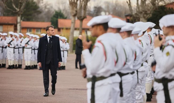 Franca zbulon shërbimin e ri ushtarak kombëtar mes frikës nga kërcënimi rus