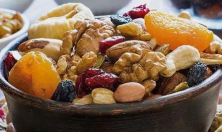 Frutat e thata forcojnë zemrën, kockat dhe trurin