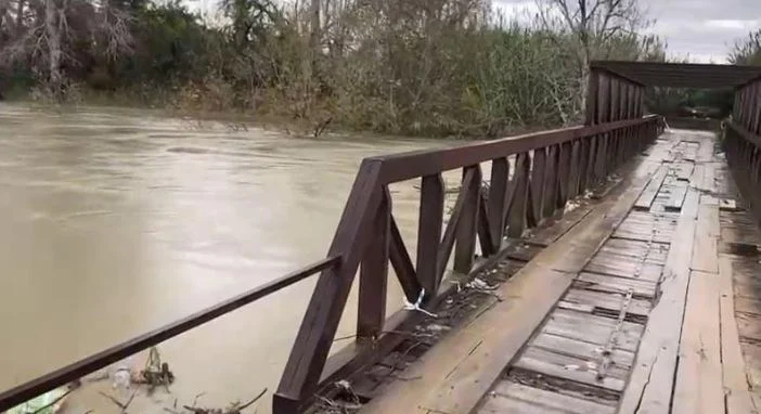 Fshatra në rrezik përmbytje/ Lumi Erzen del nga shtrati, reagon prefekti i qarkut