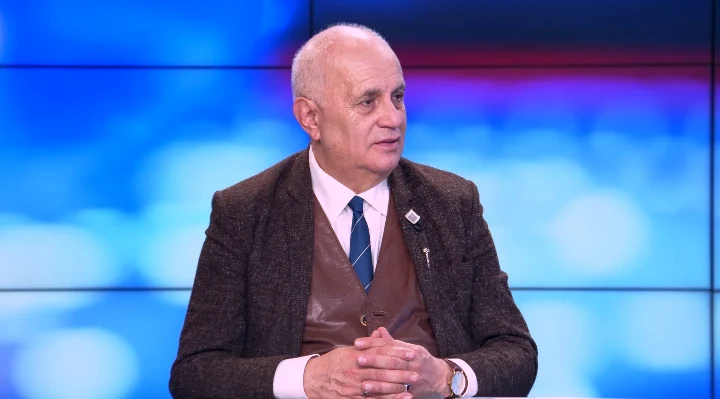 Fuga: Klasa politike e vjetëruar në moshë dhe ide, votuesit ndjekin liderët, jo programet. Partitë e reja nuk fitojnë besim!