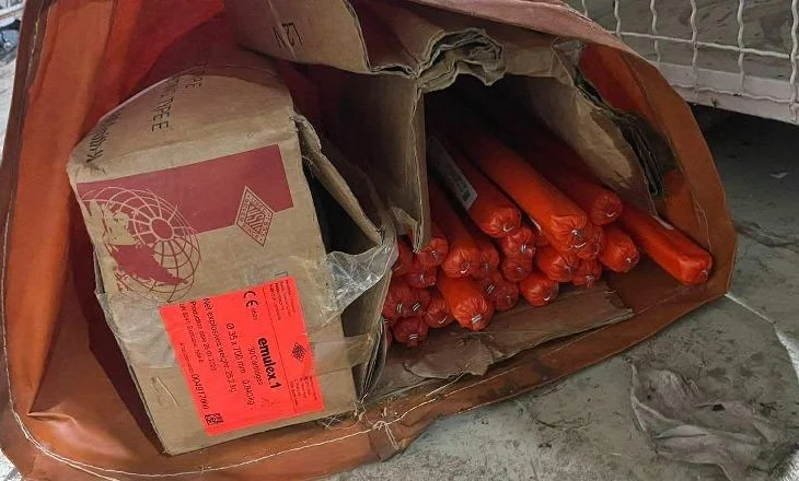 Furgoni nga Shqipëria drejt Kosovës me 300 kg eksploziv, kontrollet intensive zbulojnë…