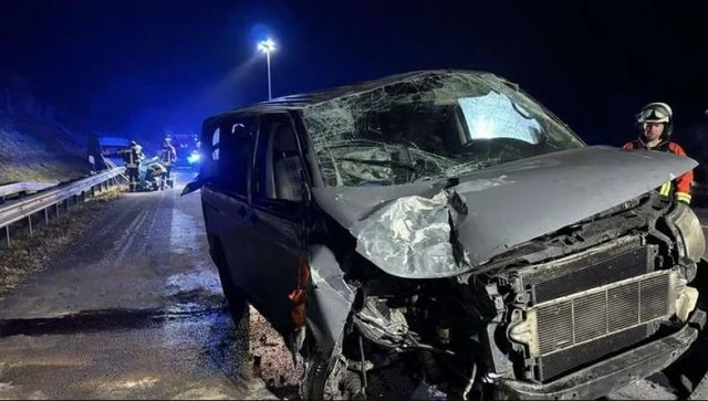 Furgonit me targa shqiptare i shpërthen goma në Gjermani, plagosen 5 persona