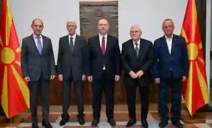 Gashi në takim me ish-kryetarët e Kuvendit, propozohet krijimi i këshillit joformal për shkëmbim të ideve