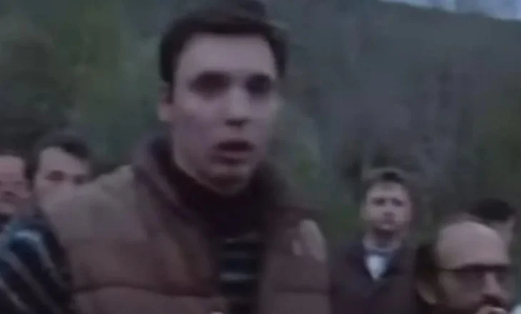 Gazetari kroat publikon fotot dhe videot e Vuçiç, presidenti serb akuzohet se ishte pjesë e një grupi snajperistësh ku manjatët e huaj paguanin për të vrarë civilë boshnjakë në Sarajvë