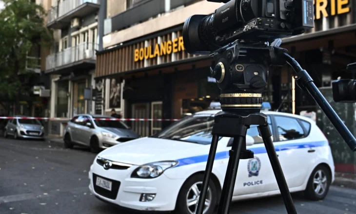 Gjendet i djegur brenda mjetit, dyshohet se është shqiptar