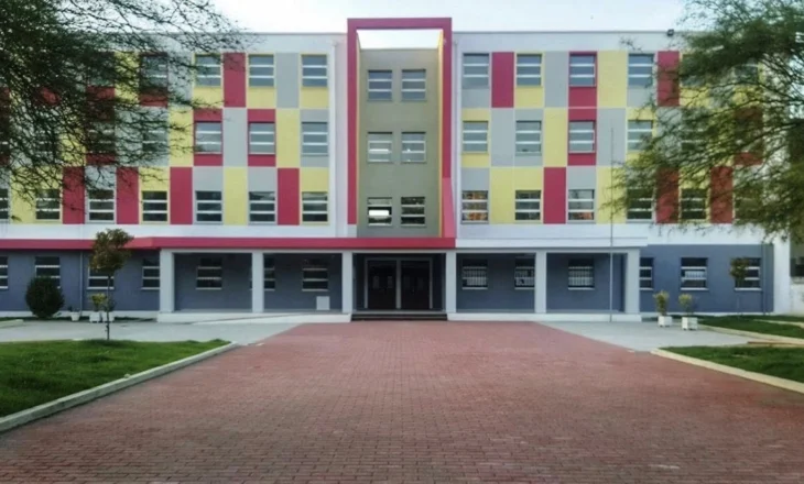 Gjimnazi “Perikli Ikonomi” apel për solidaritet: Dy nxënës në gjendje kritike pas aksidentit në Verbas të Fierit