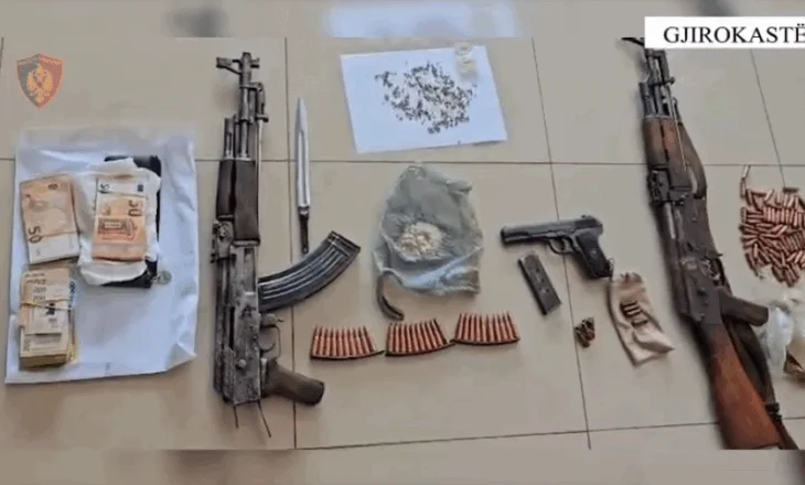 Gjirokastër/ Armë dhe drogë në banesë, në pranga 57-vjeçari, djali i tij i mitur dhe një tjetër! 2 në kërkim