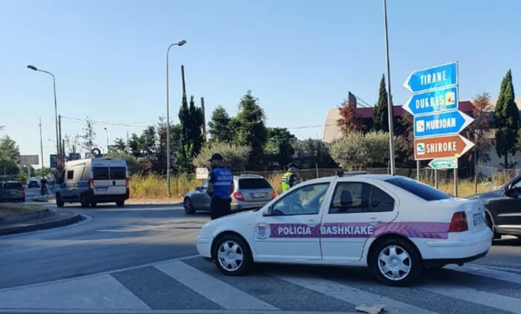 Goditet policja bashkiake dhe kanoset zyrtari i Strehimit në Shkodër