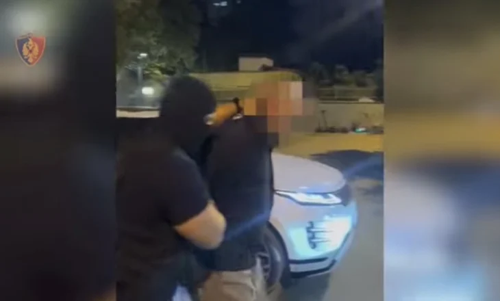 Goditi me grushte punonjësin e burgut të Fierit, arrestohet në Tiranë i riu, e pësojnë dhe shoqëruesit e tij