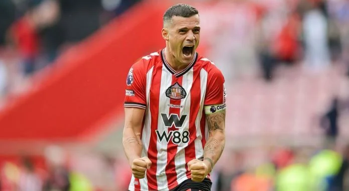 Granit Xhaka, mesfushori më i vlerësuar në Premier Ligë