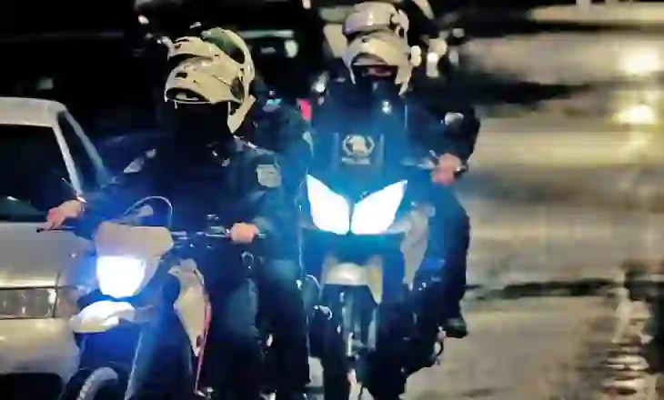 Greqi, gjendet një person i karbonizuar dhe i prangosur brenda një makine të vjedhur, dyshohet se është shqiptar