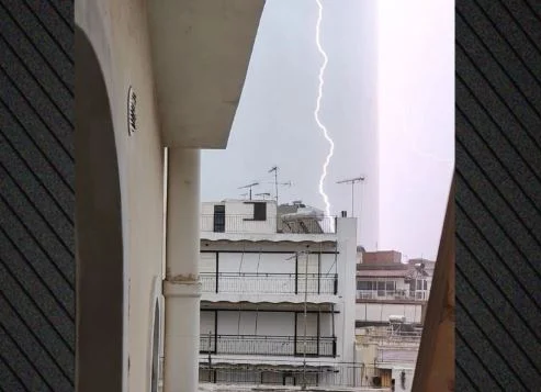 Greqi/ Regjistrohen 1 mijë vetëtima dhe bubullima