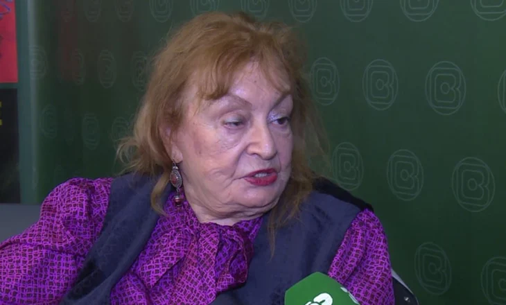 “Gruaja e lirë”/ Helena Kadare promovon veprën e saj, ka edhe një mesazh për shkrimtarët e rinj