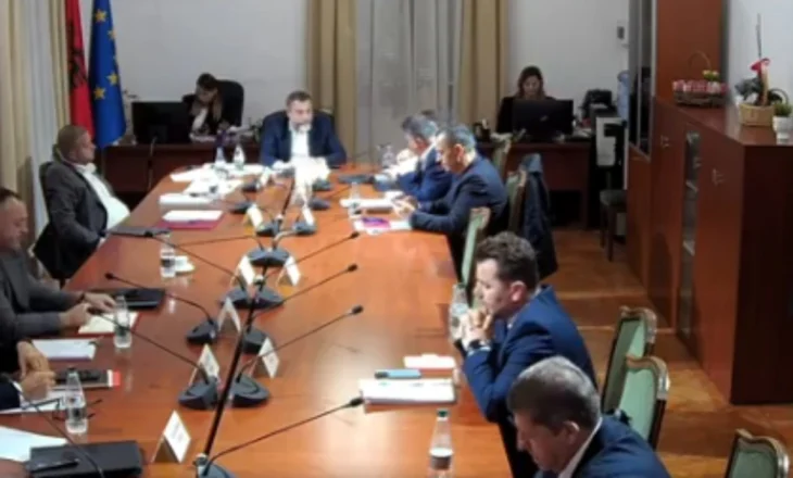 “Halli i Gjipesë të bën të kërcesh”, Bido përplaset me Nokën: Nga neonazist kalove në nazist!