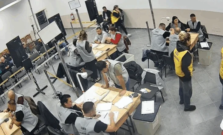 Hapen 22 kutitë e para në Berat, kryeson kandidati i PS me 2339 vota