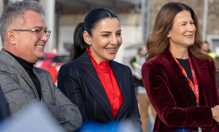 Hapet linja e re ajrore Tiranë-Kretë, Balluku: Do t’u shërbejë mijëra shqiptarëve që jetojnë e punojnë në shtetin fqinj