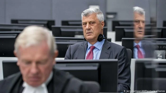 Hashim Thaçi uron Pavarësinë nga salla e gjyqit : Është festa e gjithë kombit shqiptar