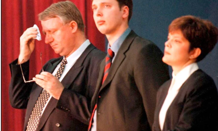 Hija e vitit 1999, si e çoi Vuçiç Shtabin e Përgjithshëm drejt shkatërrimit, ja pazaret e dyshimta me Trump