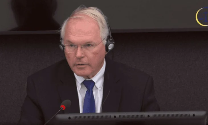 Hill: Gelbard e quajti UÇK-në “terroriste”, sikur i dha sinjal sulmit serb në familjen Jashari