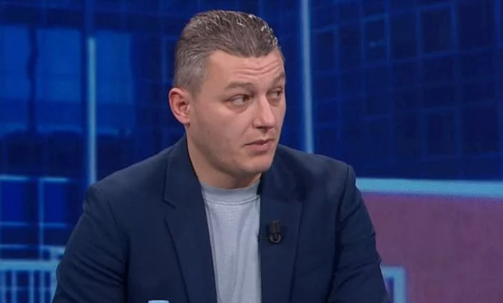 Hisotria e trishtë e zyrtarit të PS që u rrit në jetimore: Nëna mendoi se babai e braktisi, ndaj më la mua..një palë xhinse në vit