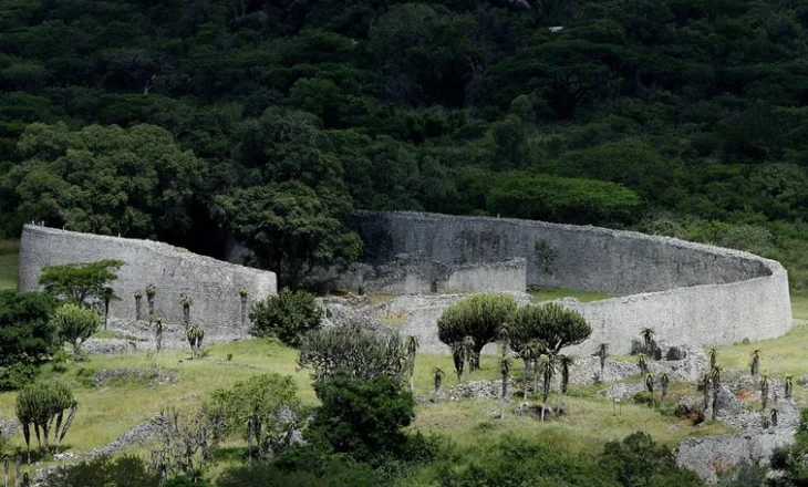 Historia e harruar e qytetit të lashtë prej guri, i një perandorie afrikane që lulëzoi shekuj para ardhjes së evropianëve