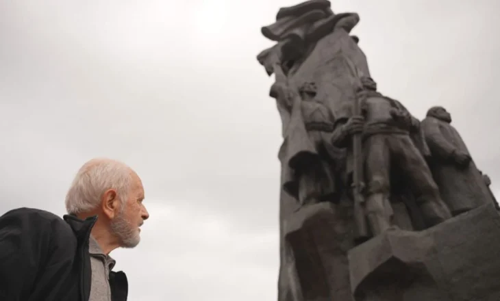 Historia e monumentit të Pavarësisë, skulptori Muntaz Dhrami rrëfen si u realizua para 53 vitesh: Ndryshimet nga letra e Enver Hoxhës dhe aksidenti i babait të Edi Ramës