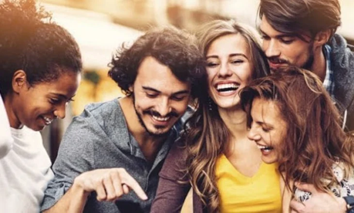 Historia e tiranit që ndaloi të qeshurën