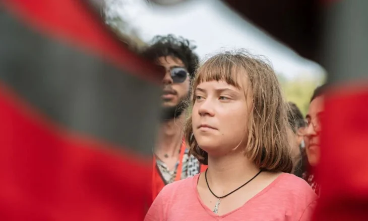 Hodhën bojë jeshile në lumin e Venecias, Greta Thunberg dhe dhjetëra aktivistë të tjerë gjobiten dhe ndalohen të futen në Itali për 48 orë