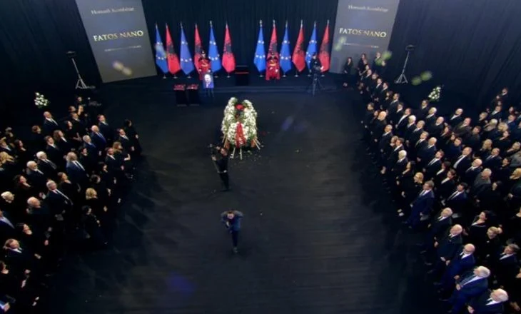 Homazhet/ 1 minutë heshtje për ndarjen nga jeta të Fatos Nanos