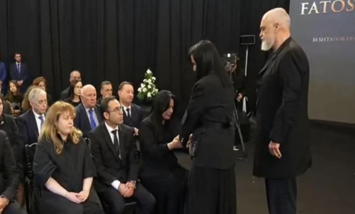 Homazhet për Fatos Nanon/ Kryeministri Rama mbërrin në ceremoni i shoqëruar nga bashkëshortja