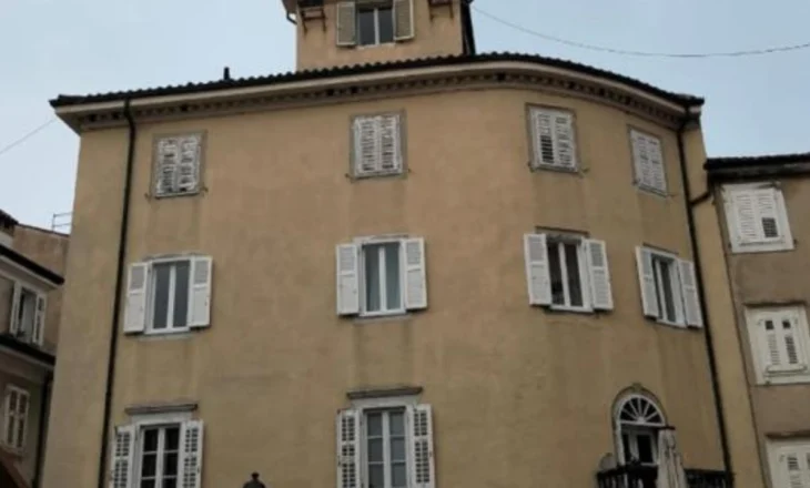 Horror në Itali/ Nëna vret dalin 9-vjeçar, i pret fytin me thikë