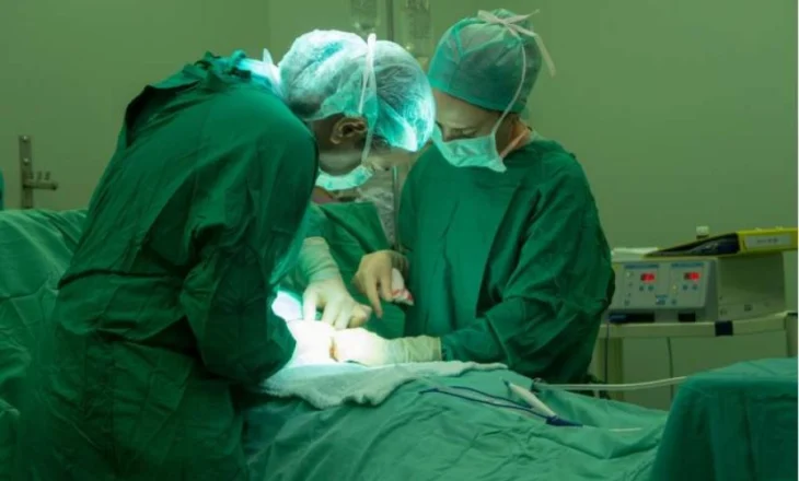 Hulumtimi zbulon dallime racore në lindjet cezariane