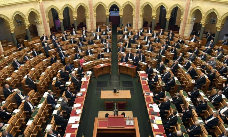 Hungaria vazhdon të lëshojë leje qëndrimi për qytetarët rusë, BE shpreh shqetësim: Po monitorojmë situatën