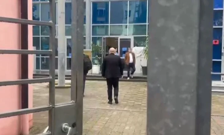 I akuzuar për korrupsion në zgjedhje/ Shtyhet seanca paraprake për kryebashkiakun e Vaut të Dejës