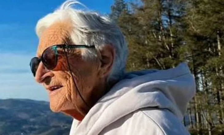 I ka mbijetuar kancerit të gjirit, Covid-19 dhe shumë peripecive të tjera, njihuni me 101-vjeçaren që kalon dy orë në palestër