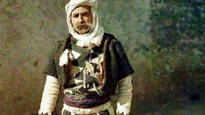 “I ligu kur të hipën mbi shpinë, nuk din me zbritë kurrë”, 20 fjalë të urta shqiptare