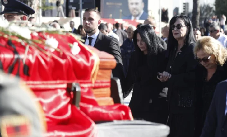 Ikja mortore e Nanos me urimin për të gjallët “Mos vdeksh kurrë!”