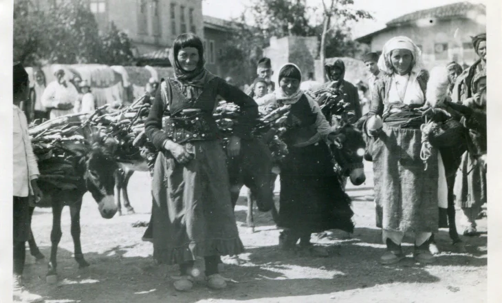 Imazhet e rralla e të panjohura të antropologut zviceran! Artisti që realizoi fotografi nga jugu në veri në celuloid, dëshmi të “krizës së bukës”