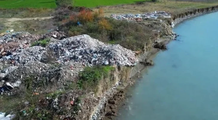 ‘Institucionet bëjnë një sy qorr’- BIRN: Anës lumenjve, ndotje masive nga landfillet klandestine të mbetjeve