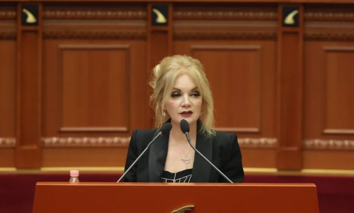 Iris Luarasi: Nuk i kemi hapur rrugë identiteteve të shumëfishta, por shtetet me vetëm dy gjini nuk janë shembull për t’u ndjekur