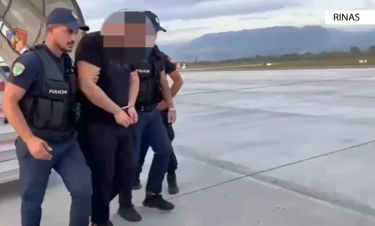 Ishin në kërkim, kapen tre persona në Rinas, mes tyre Denis Xhelili që ‘furnizonte’ Anglinë drogë të klasit A