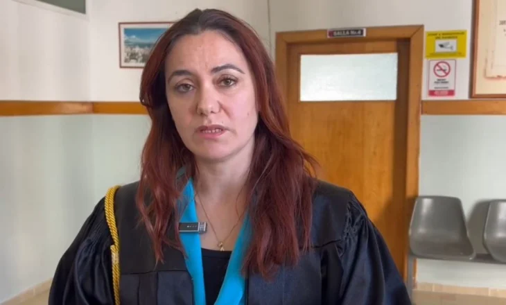 “Ishte njeri i mbyllur, viktima kishte pajtuar edhe gjaqe”/ Vrau babanë me thikë, avokatja e 25-vjeçarit: I ati i ka thënë kujdes…