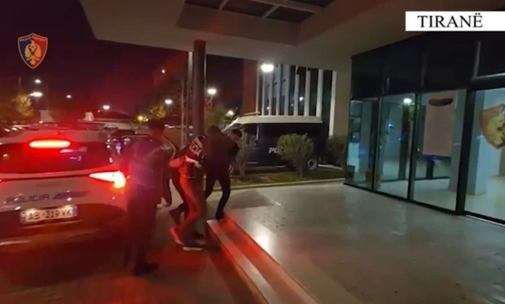 Ishte shpallur në kërkim pasi ndihmoi emigrantë të hynin ilegalisht në Europë, arrestohet 26-vjeçari në Tiranë