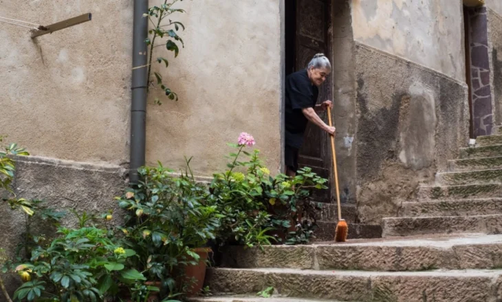 Italia rekord me Njëqindvjeçarët, mbi 2,000 Italianë festojnë 100 vjetorin në 2025